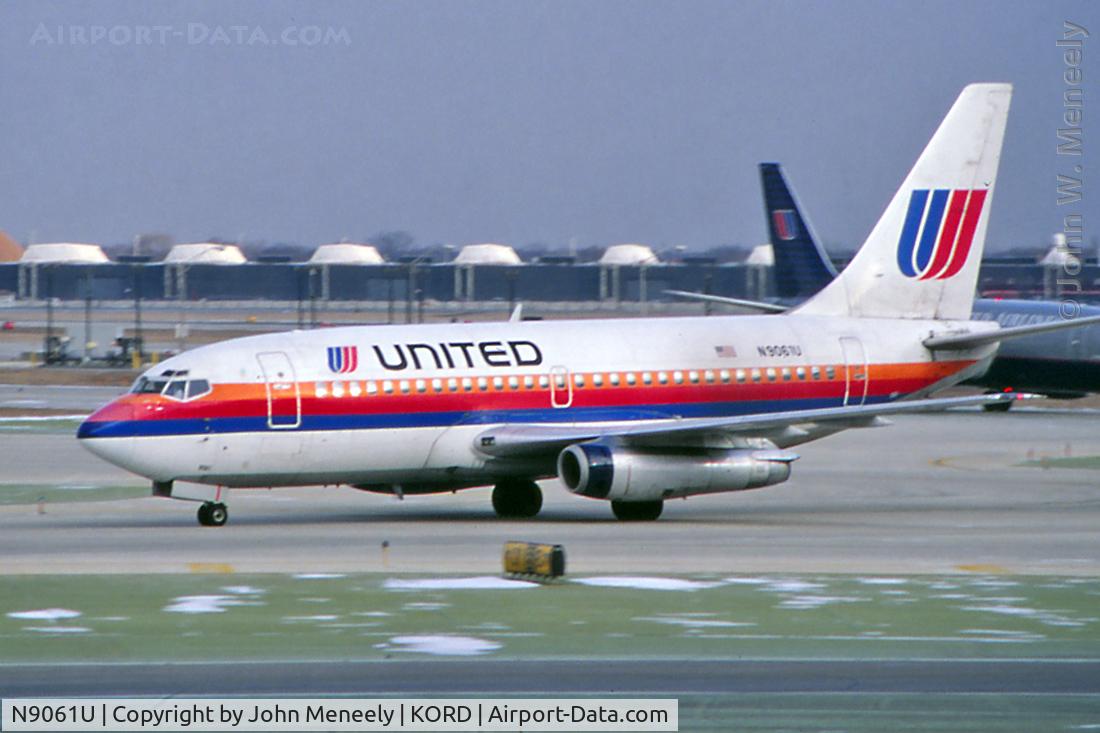 N9061U, 1969 Boeing 737-222 C/N 19942, United's N9061U taxiing at ORD in Feb. 1996.