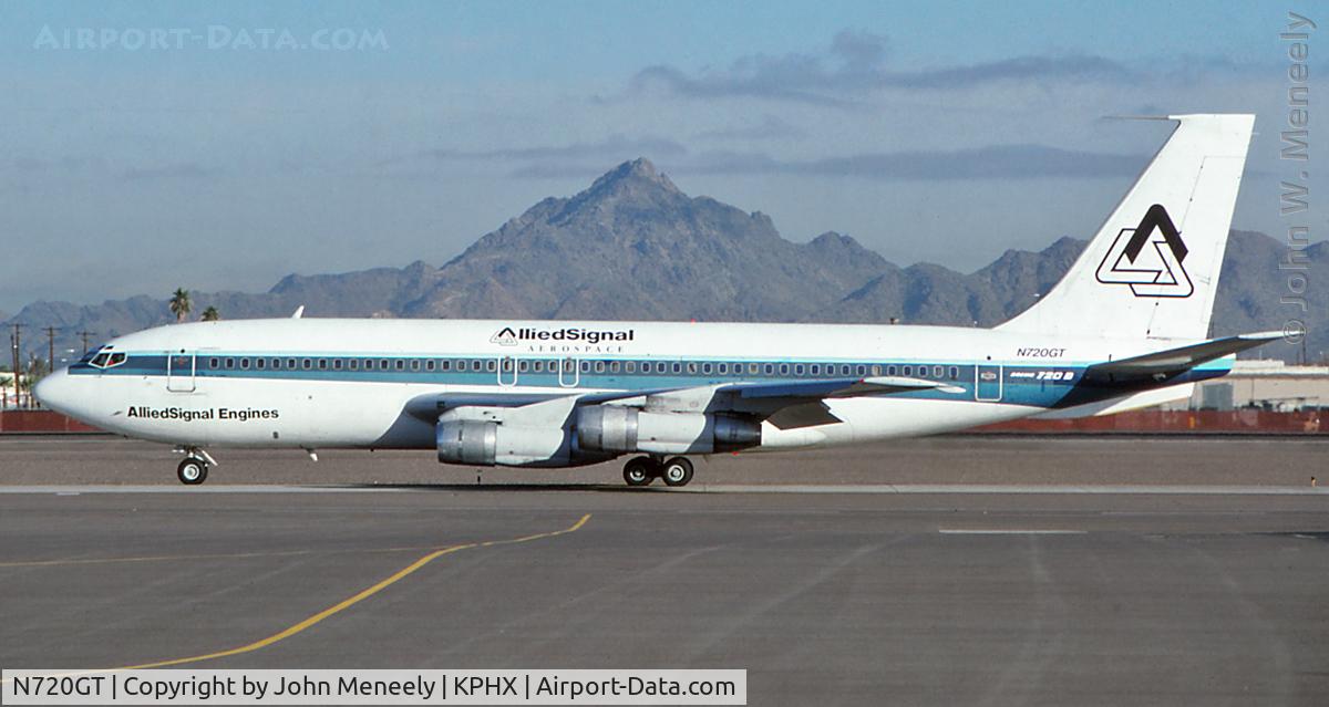 N720GT, 1961 Boeing 720-051B C/N 18384, Allied Signal's 720 taxiing out at PHX in Dec. 1998.