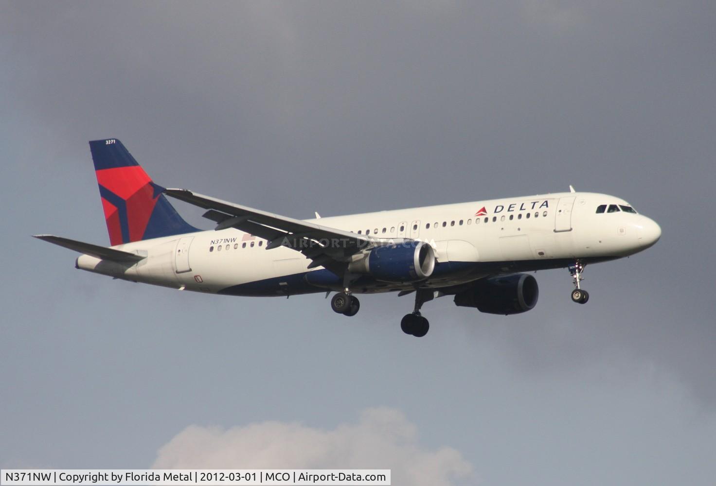 N371NW, 2001 Airbus A320-212 C/N 1535, Delta A320