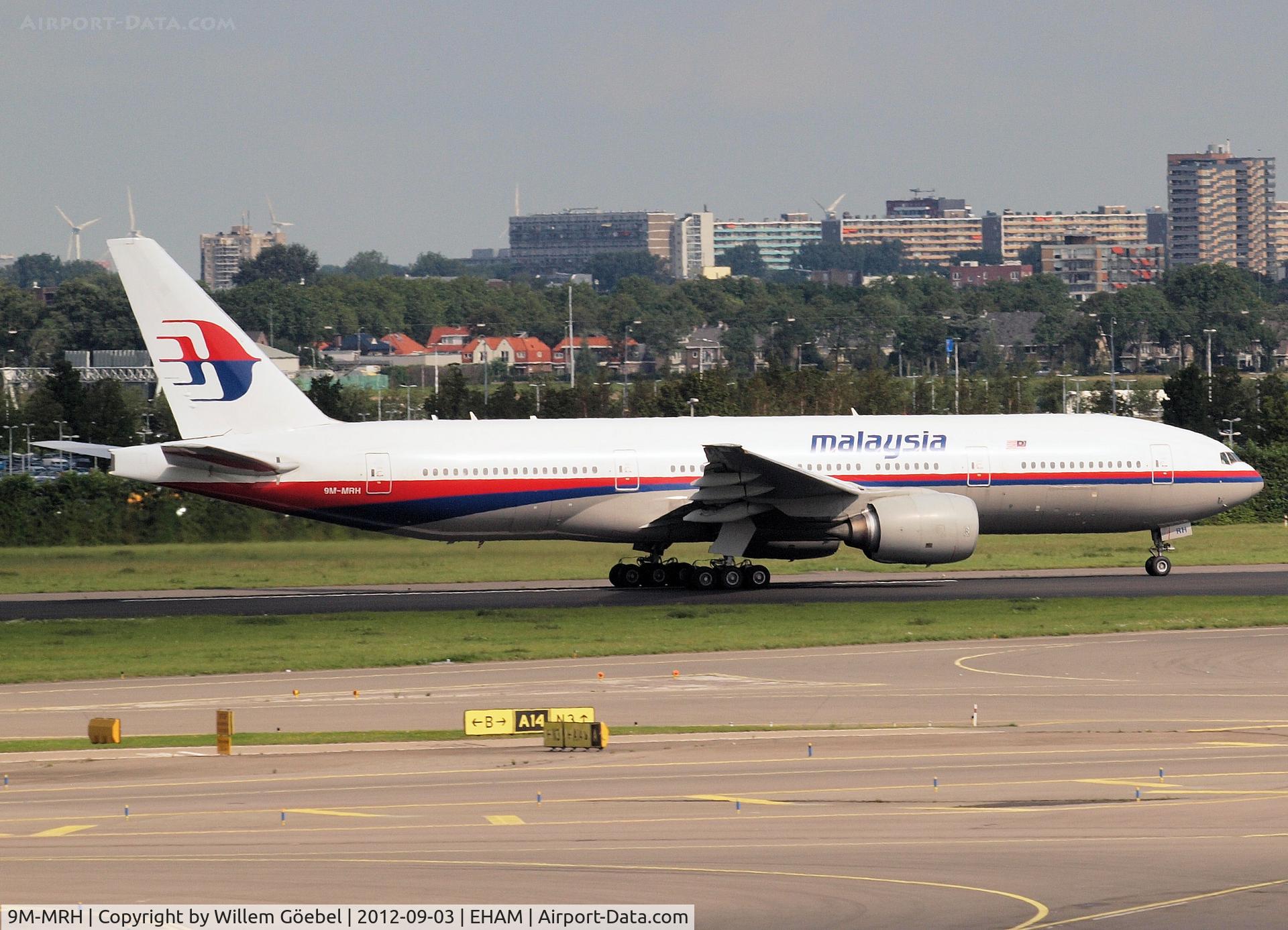 9M-MRH, 1998 Boeing 777-2H6/ER C/N 28415, Take of from runway 09 of Schiphol Airport
