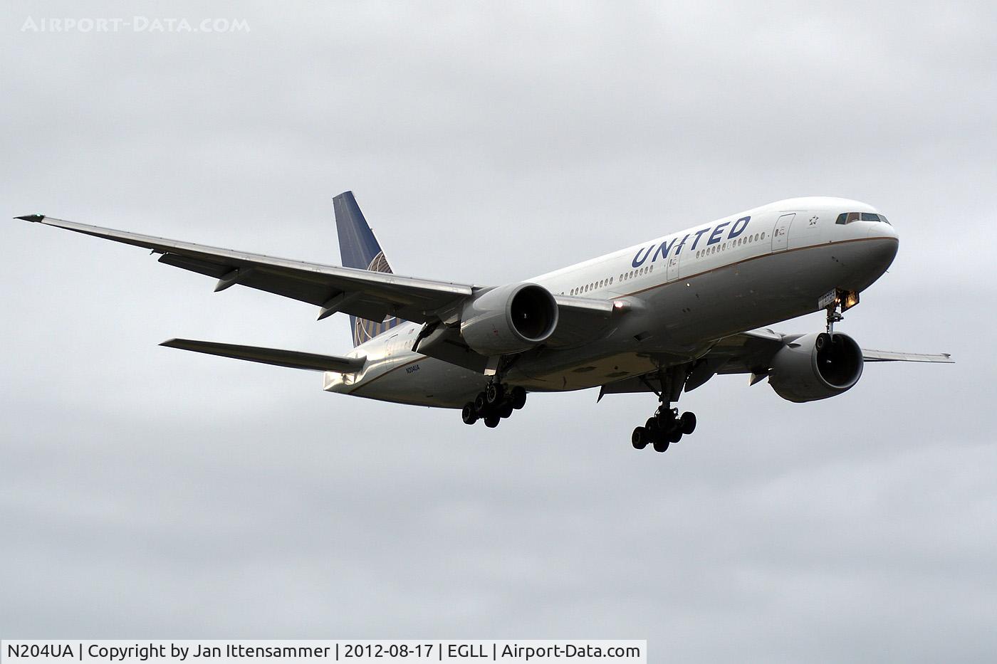 N204UA, 1999 Boeing 777-222/ER C/N 28713, N204UA @ egll