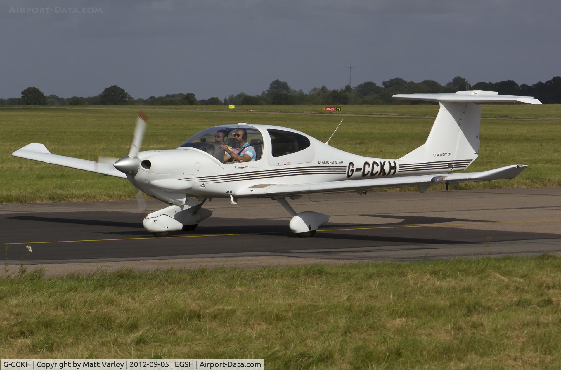 G-CCKH, 2003 Diamond DA-40D Diamond Star C/N D4.039, Arriving at EGSH.