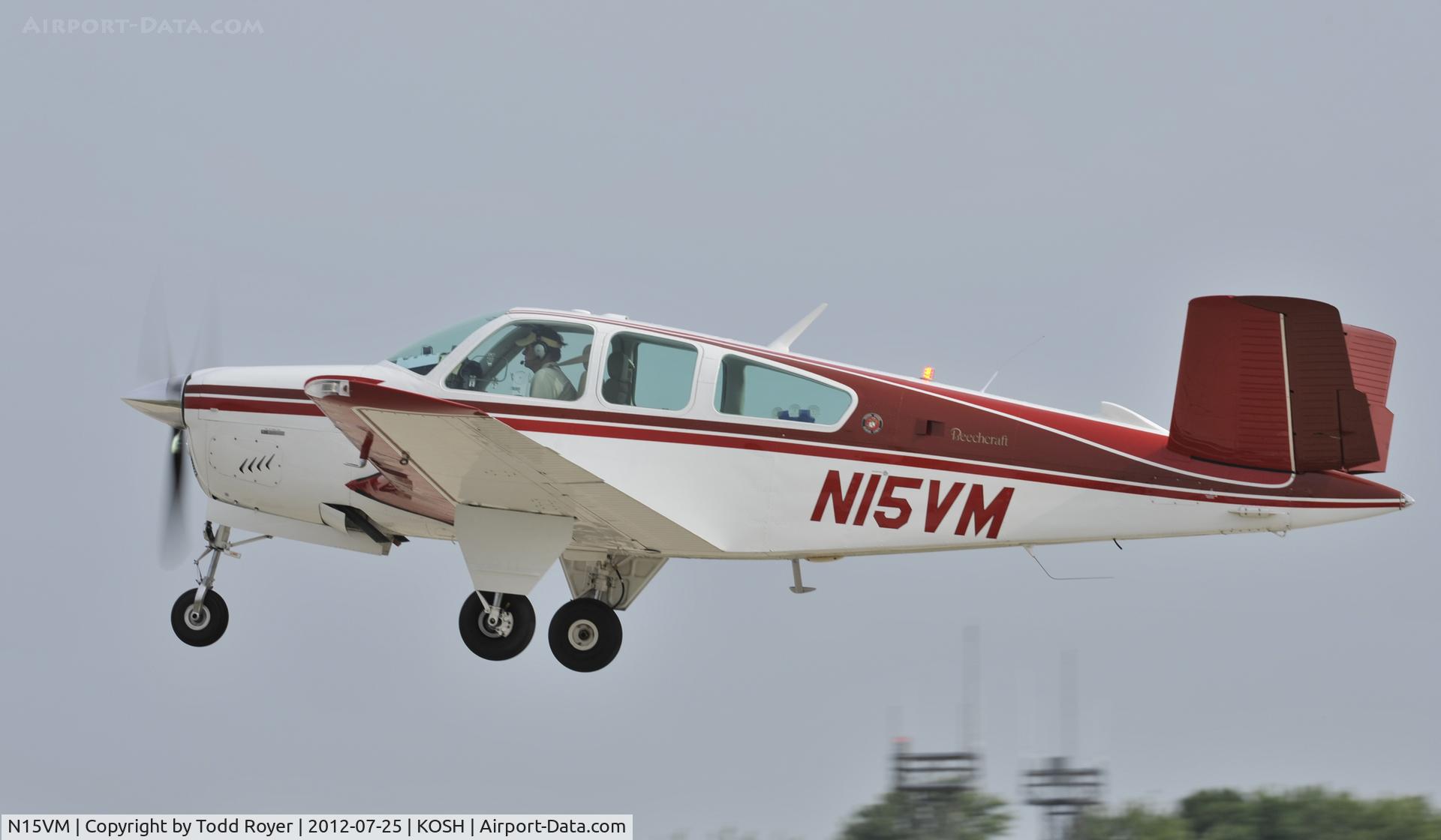 N15VM, 1976 Beech V35B Bonanza C/N D-9936, Departing airventure 2012
