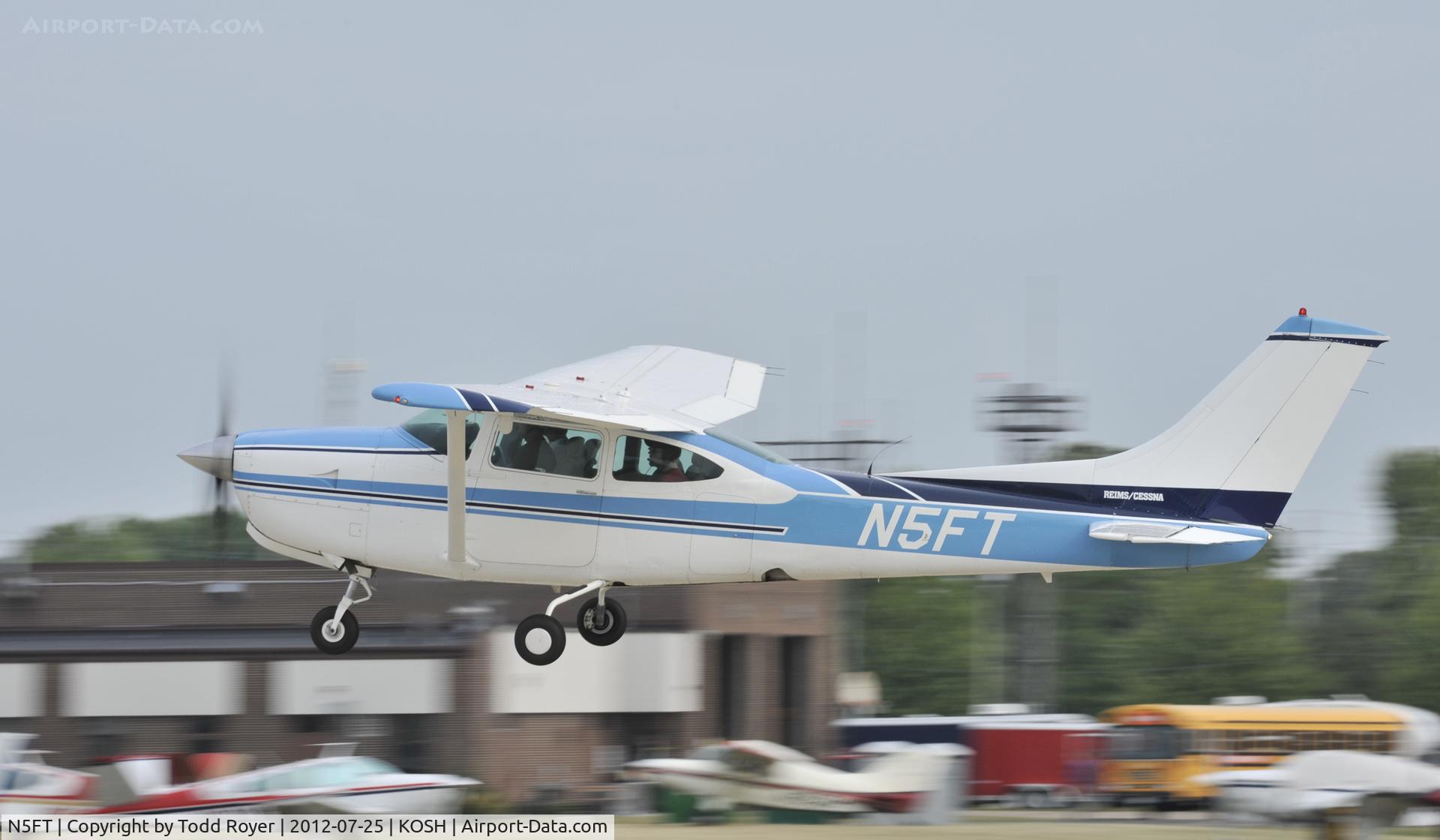 N5FT, 1981 Reims FR182 C/N 0066, Departing Airventure 2012