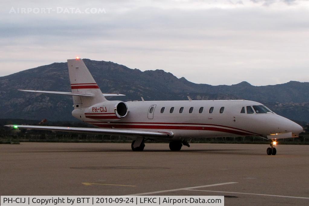 PH-CIJ, 2008 Cessna 680 Citation Sovereign C/N 680-0185, Parking