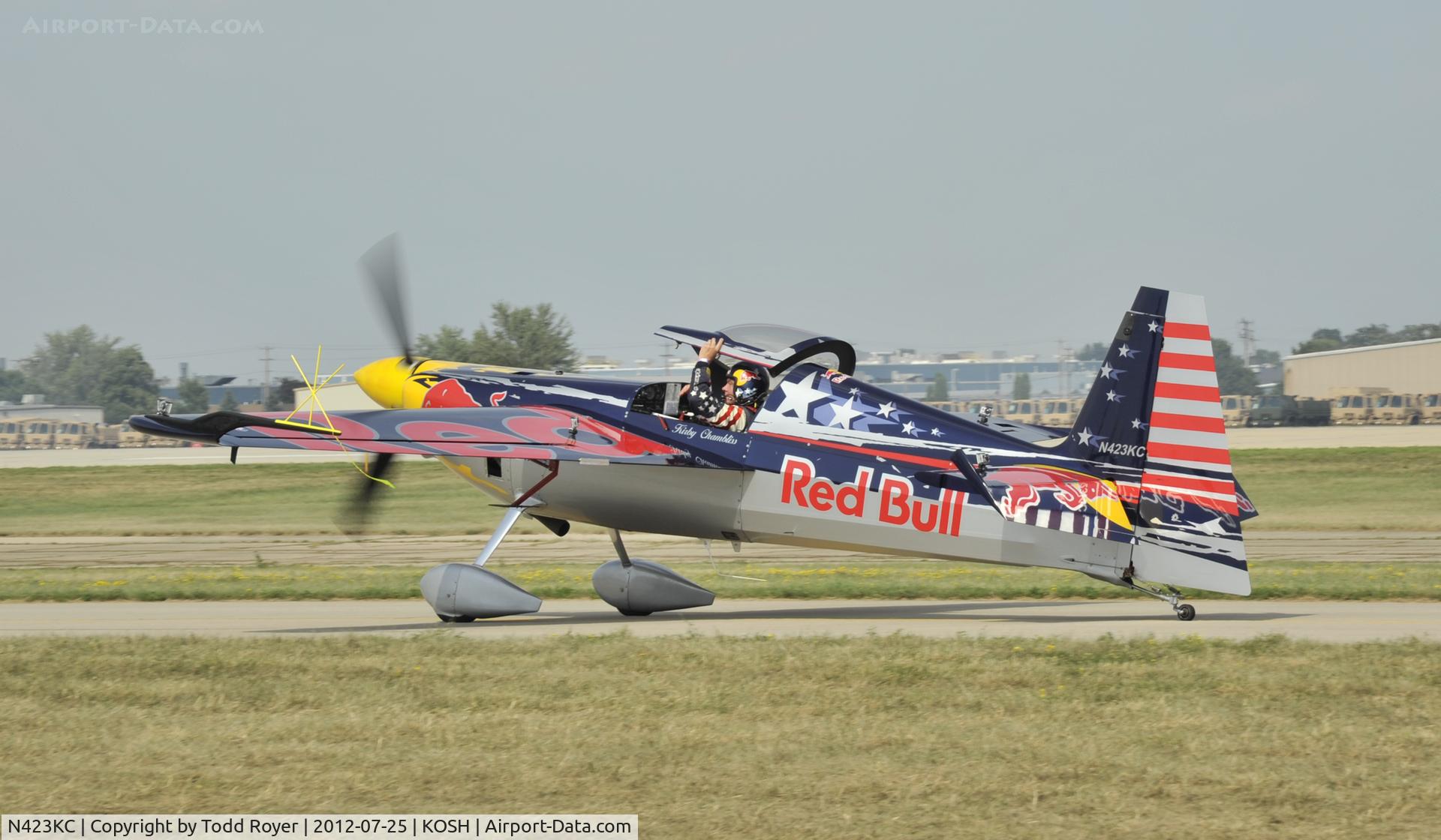 N423KC, 2009 Zivko Edge 540 C/N 0044, Airventure 2012