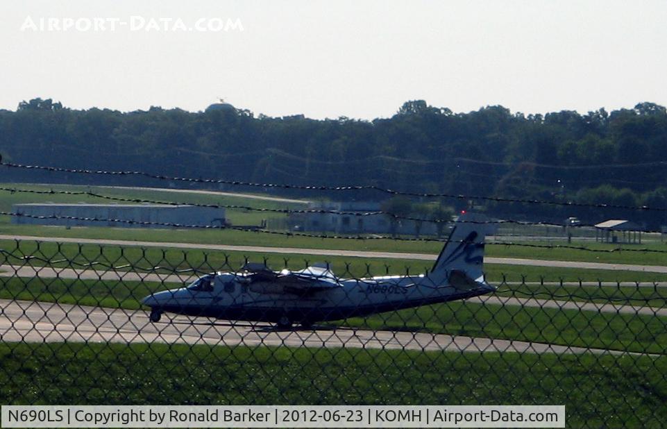 N690LS, Rockwell International 690B C/N 11475, Taxi Ornage
