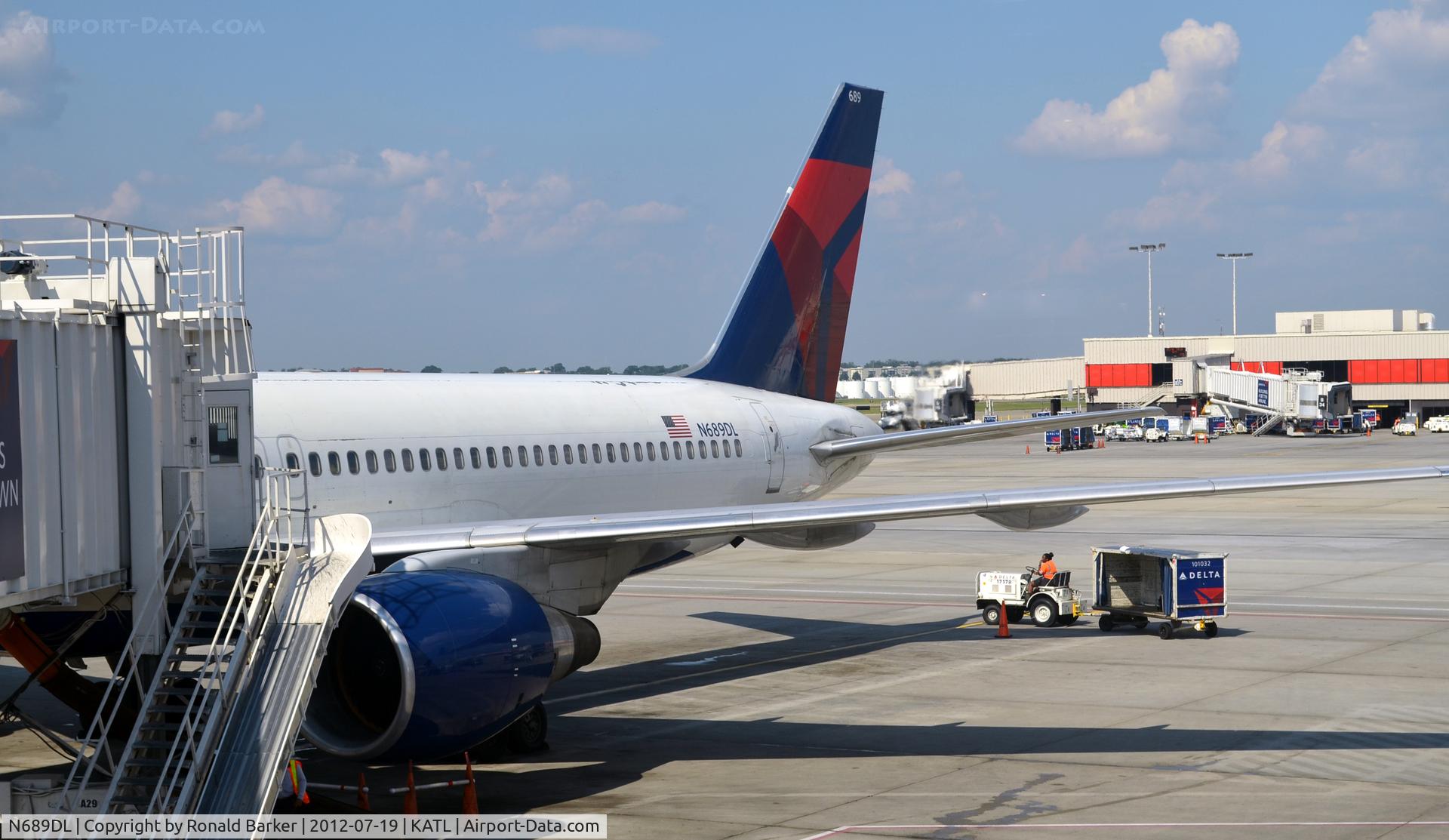 N689DL, 1998 Boeing 757-232 C/N 27172, Atlanta