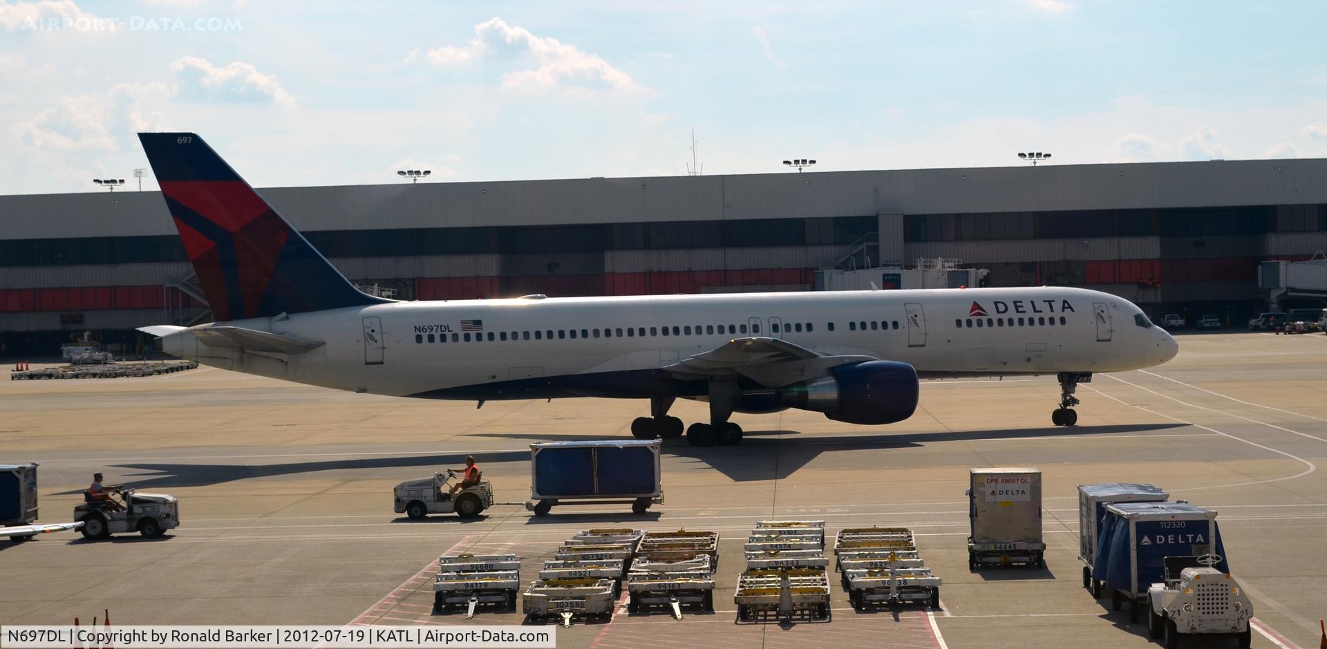 N697DL, 1999 Boeing 757-232 C/N 30318, Taxi ATL