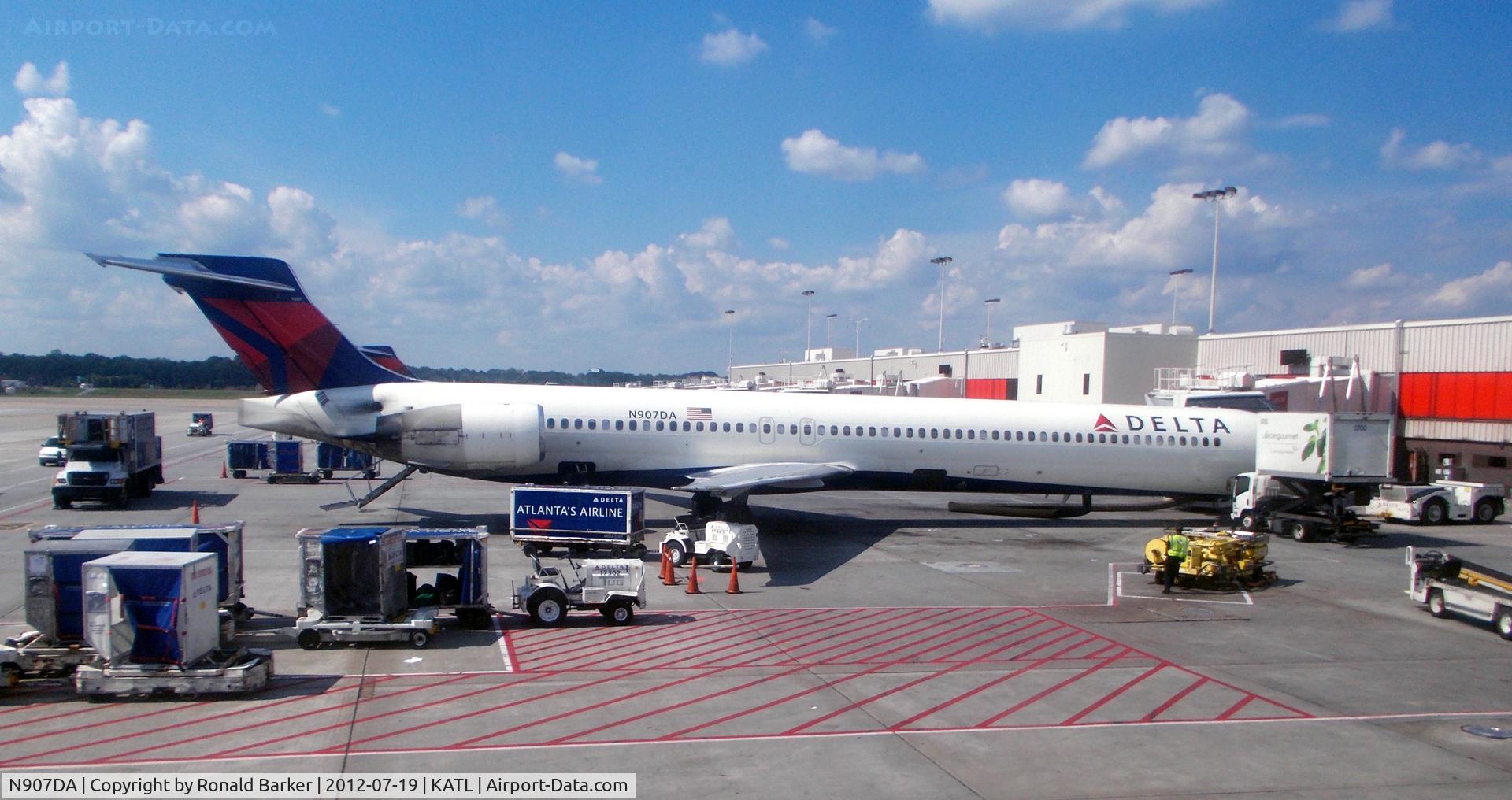 N907DA, 1995 McDonnell Douglas MD-90-30 C/N 53387, Atlanta