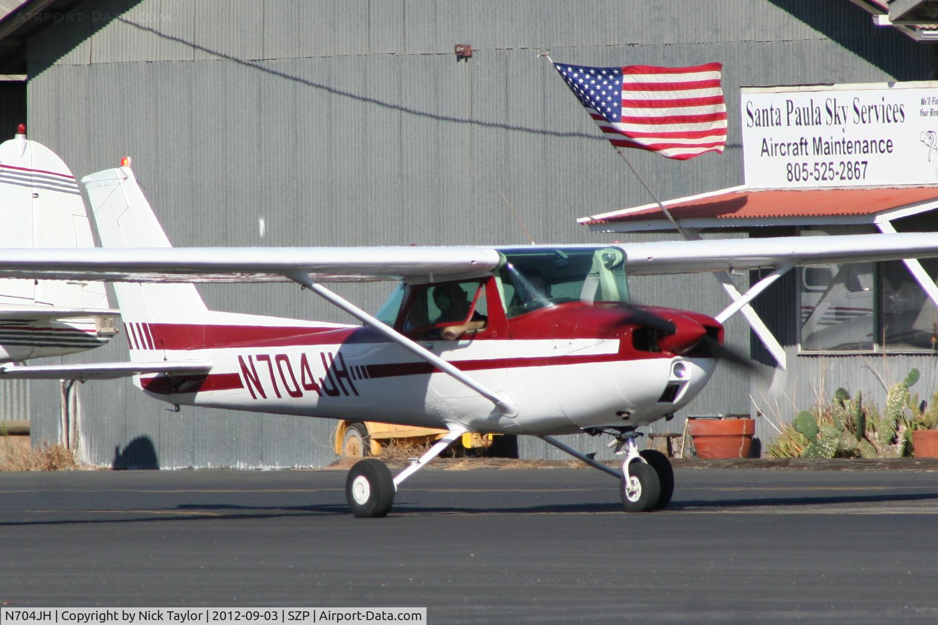 N704JH, 1976 Cessna 150M C/N 15078644, Taxiing