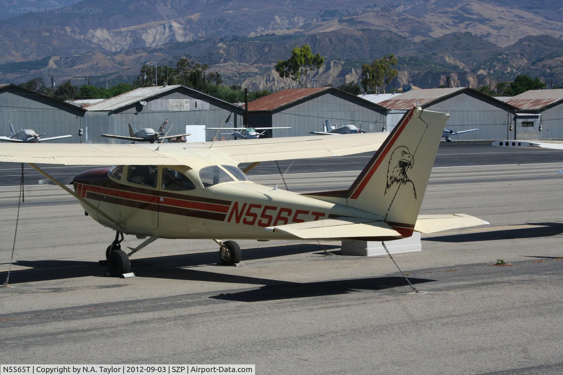 N5565T, 1964 Cessna 172E C/N 17251465, Sitting at Santa Paula