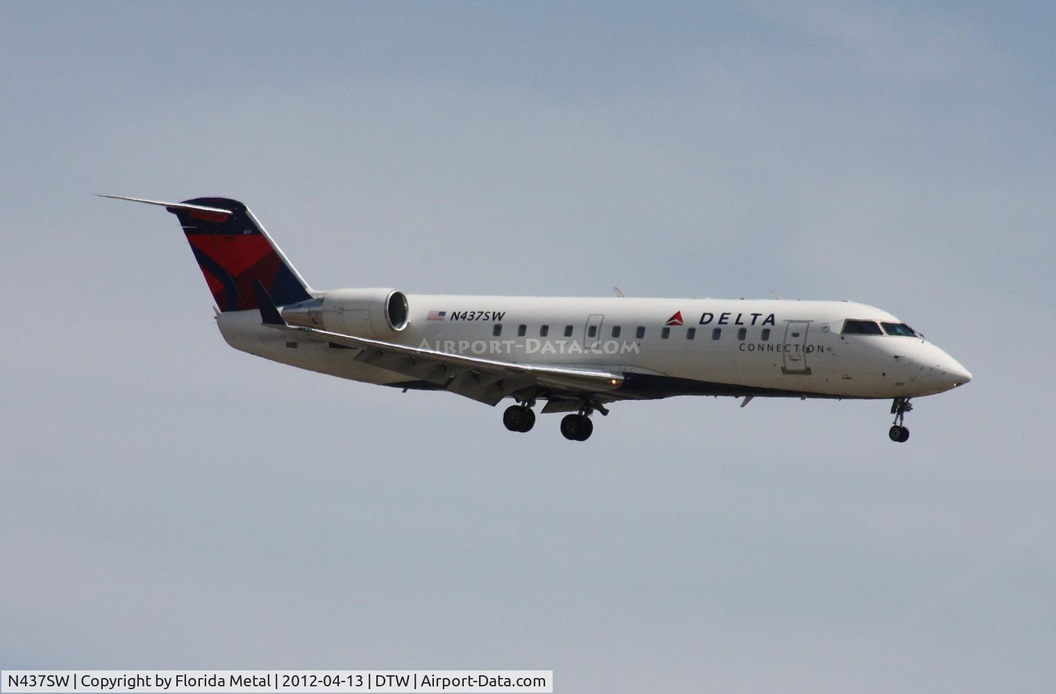 N437SW, 2001 Bombardier CRJ-200LR (CL-600-2B19) C/N 7564, Skywest CRJ