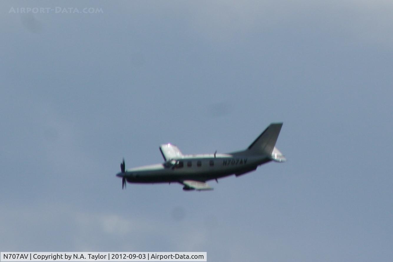 N707AV, 2001 Socata TBM-700 C/N 197, Passing by over Malibu