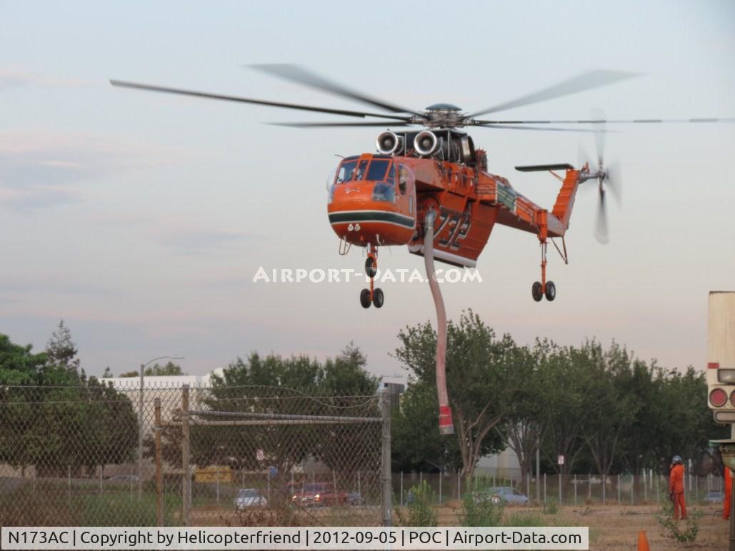 N173AC, 1967 Sikorsky S-64E C/N 64015, Settling down towards the ground