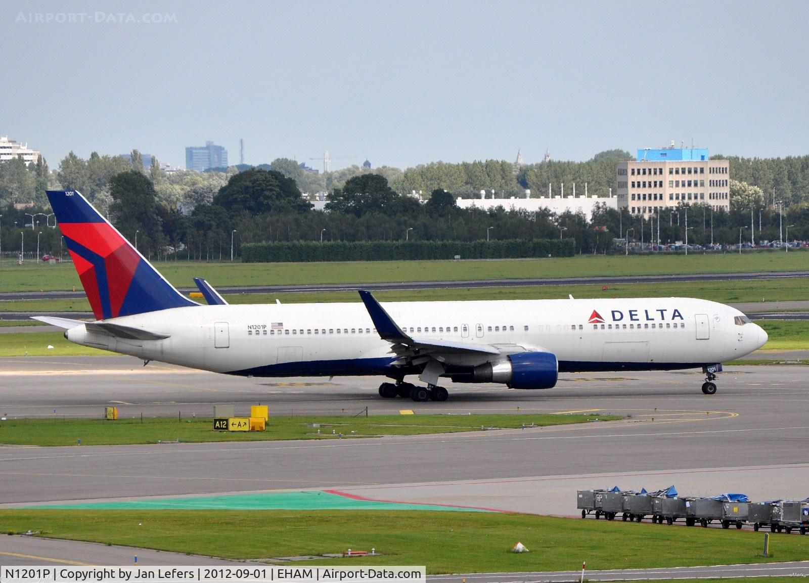 N1201P, 1998 Boeing 767-332 C/N 28458, Delta