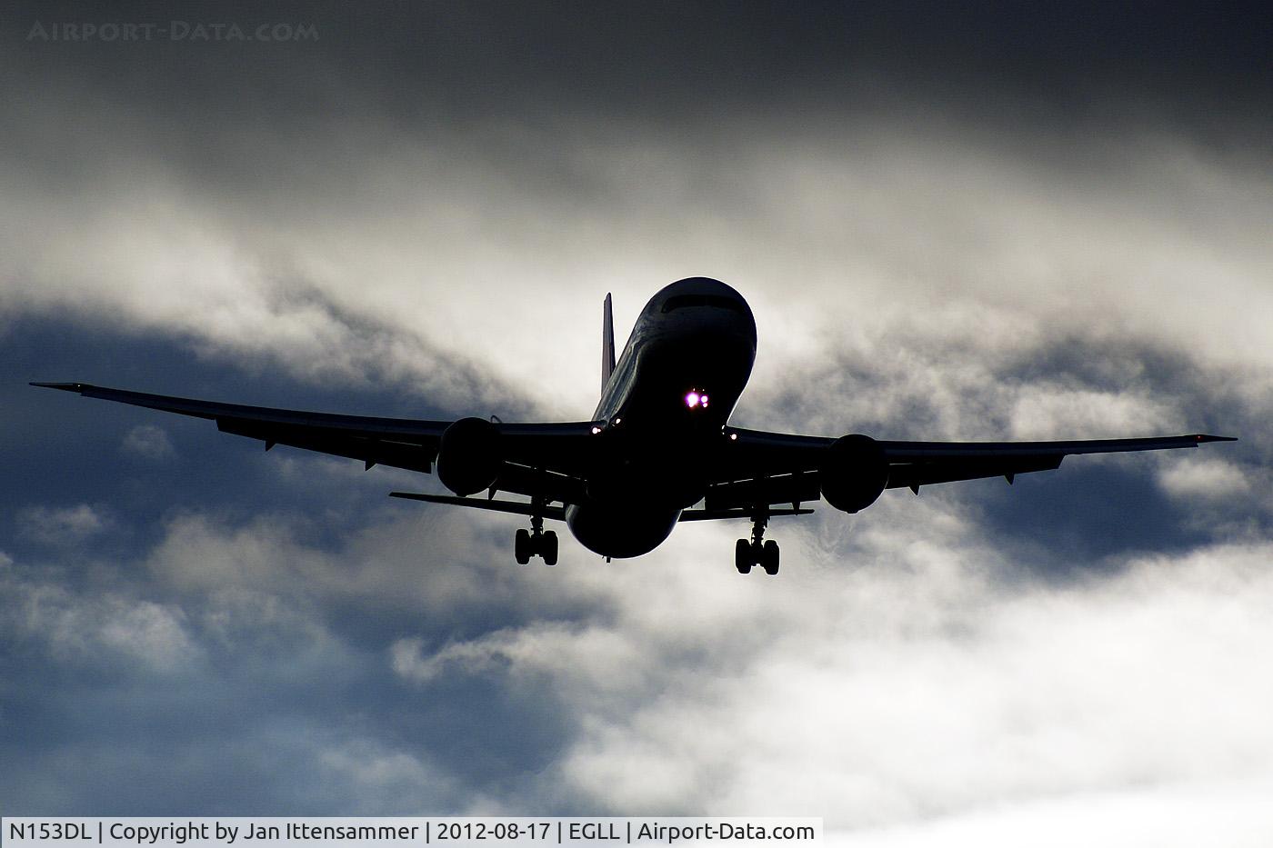 N153DL, 1990 Boeing 767-3P6 C/N 24985, N153DL @ egll