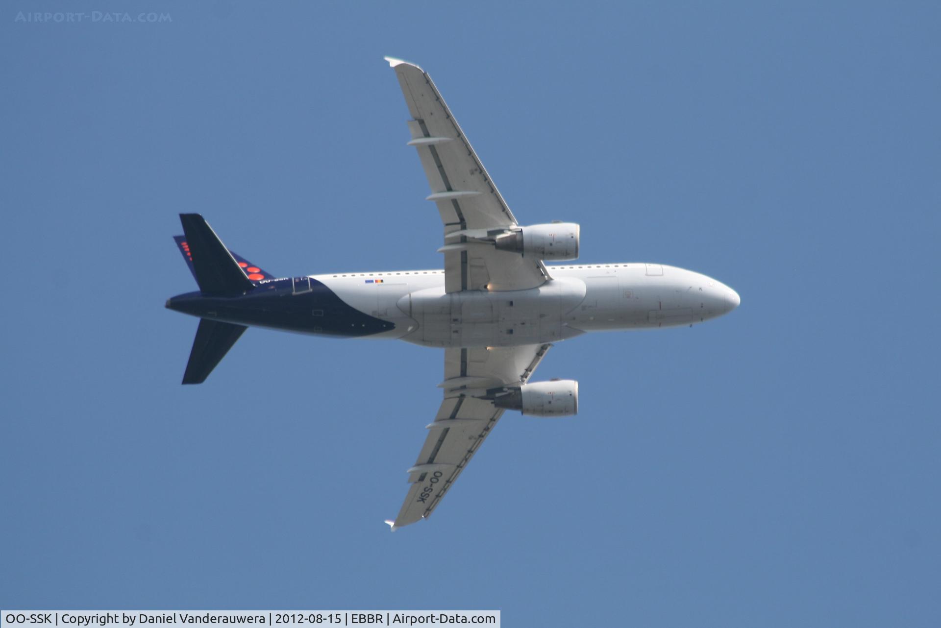 OO-SSK, 2000 Airbus A319-112 C/N 1336, Flight SN3696 on approach to RWY 07L