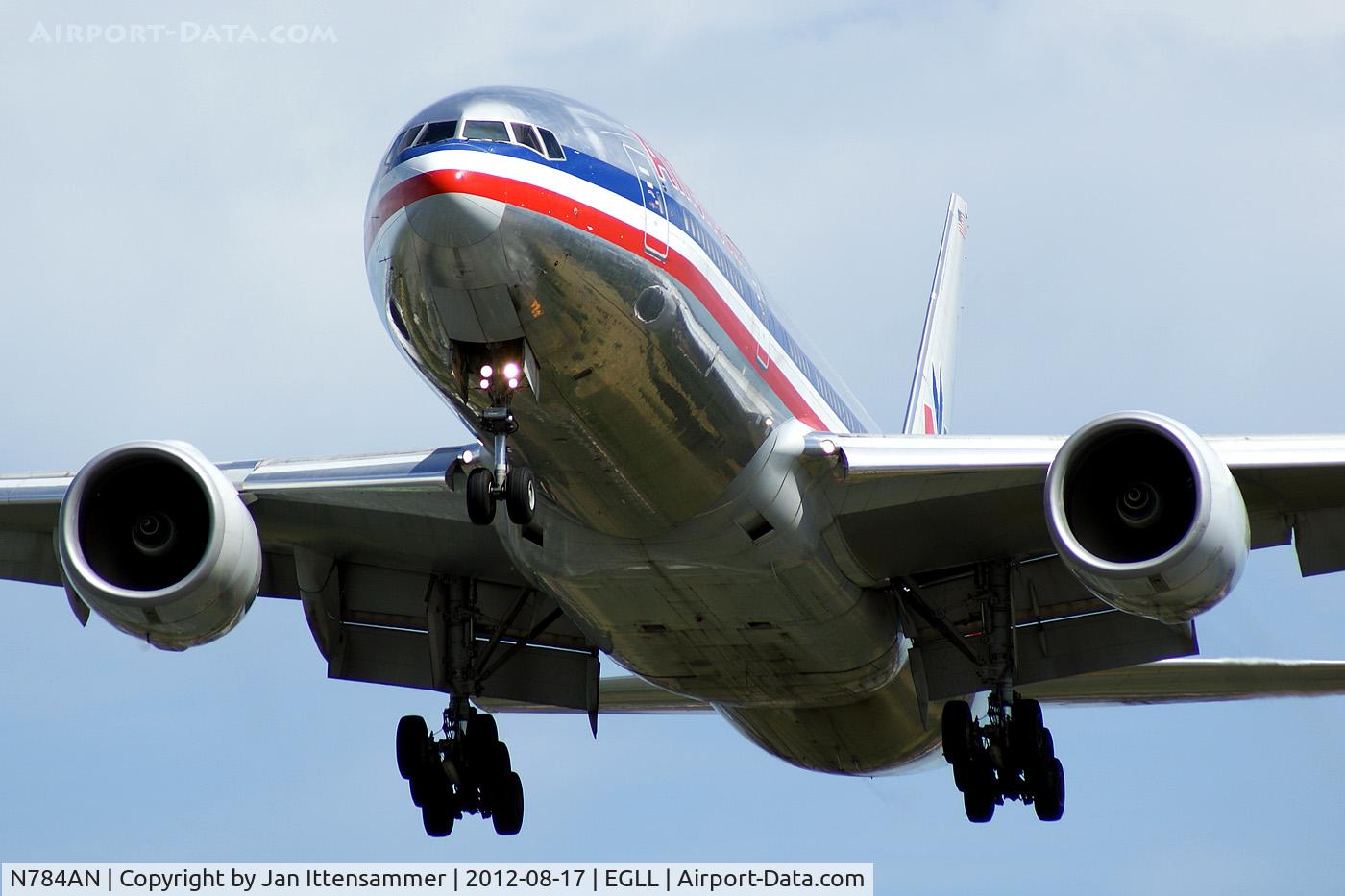 N784AN, 2000 Boeing 777-223 C/N 29588, N784AN q egll