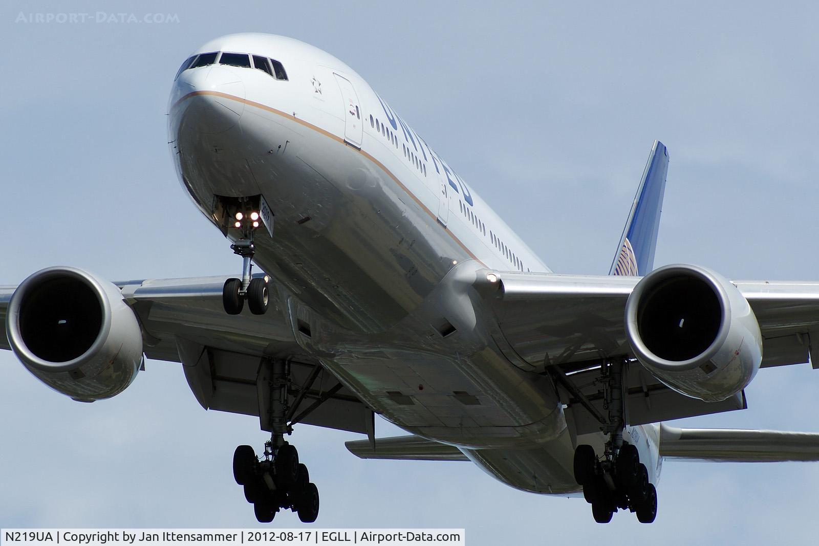 N219UA, 2001 Boeing 777-222 C/N 30551, N219UA @ EGLL