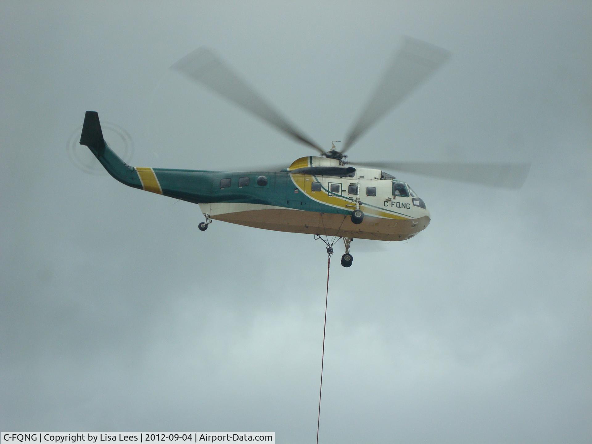 C-FQNG, 1960 Sikorsky S-61N C/N 61032, Replacing large air conditioning units in Lansing, Michigan USA.