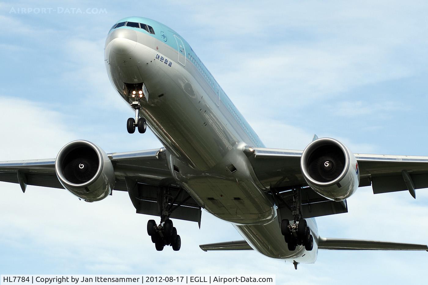 HL7784, 2009 Boeing 777-3B5/ER C/N 37136, HL7784 @ egll