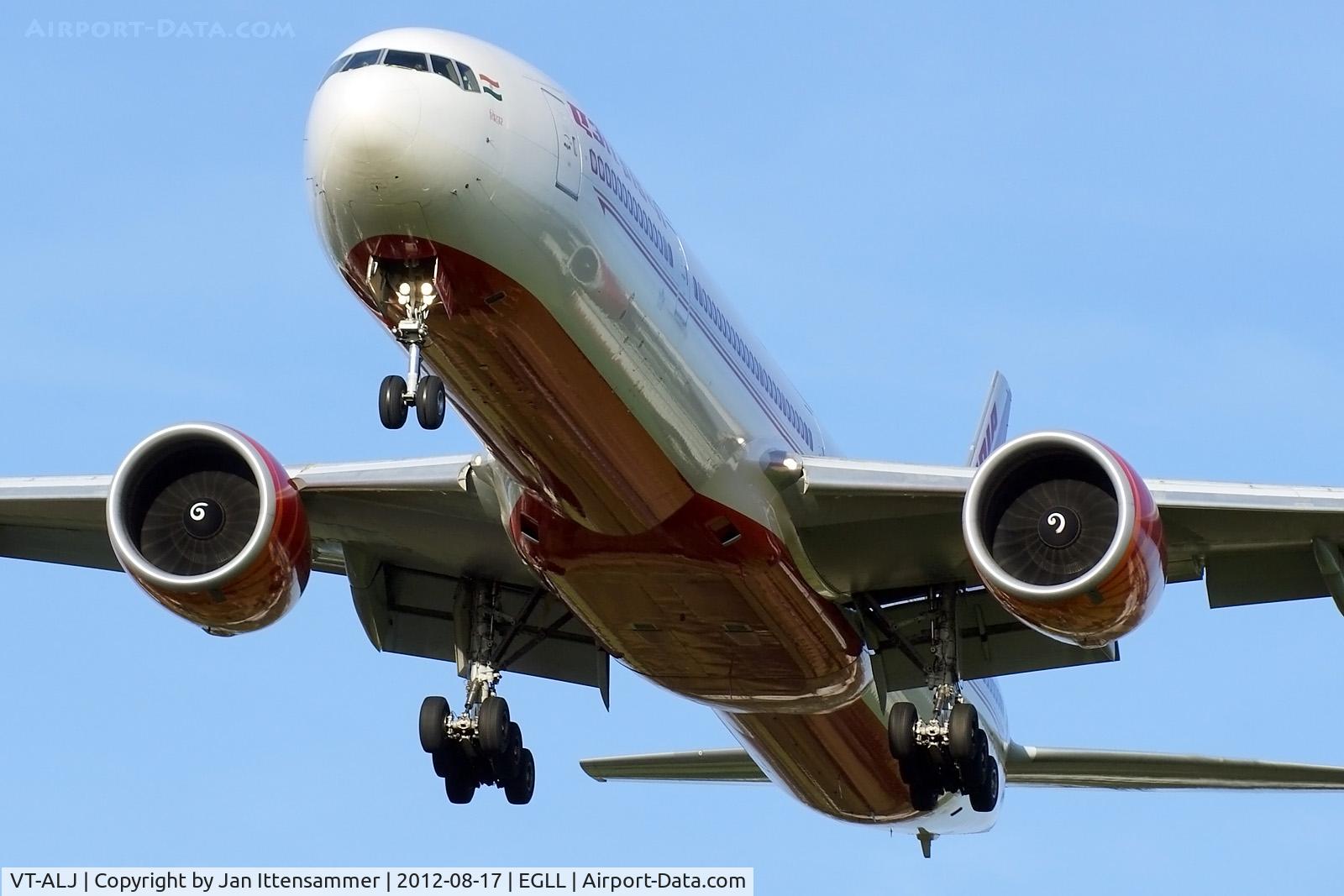 VT-ALJ, 2007 Boeing 777-337/ER C/N 36308, VT-ALJ Q EGLL