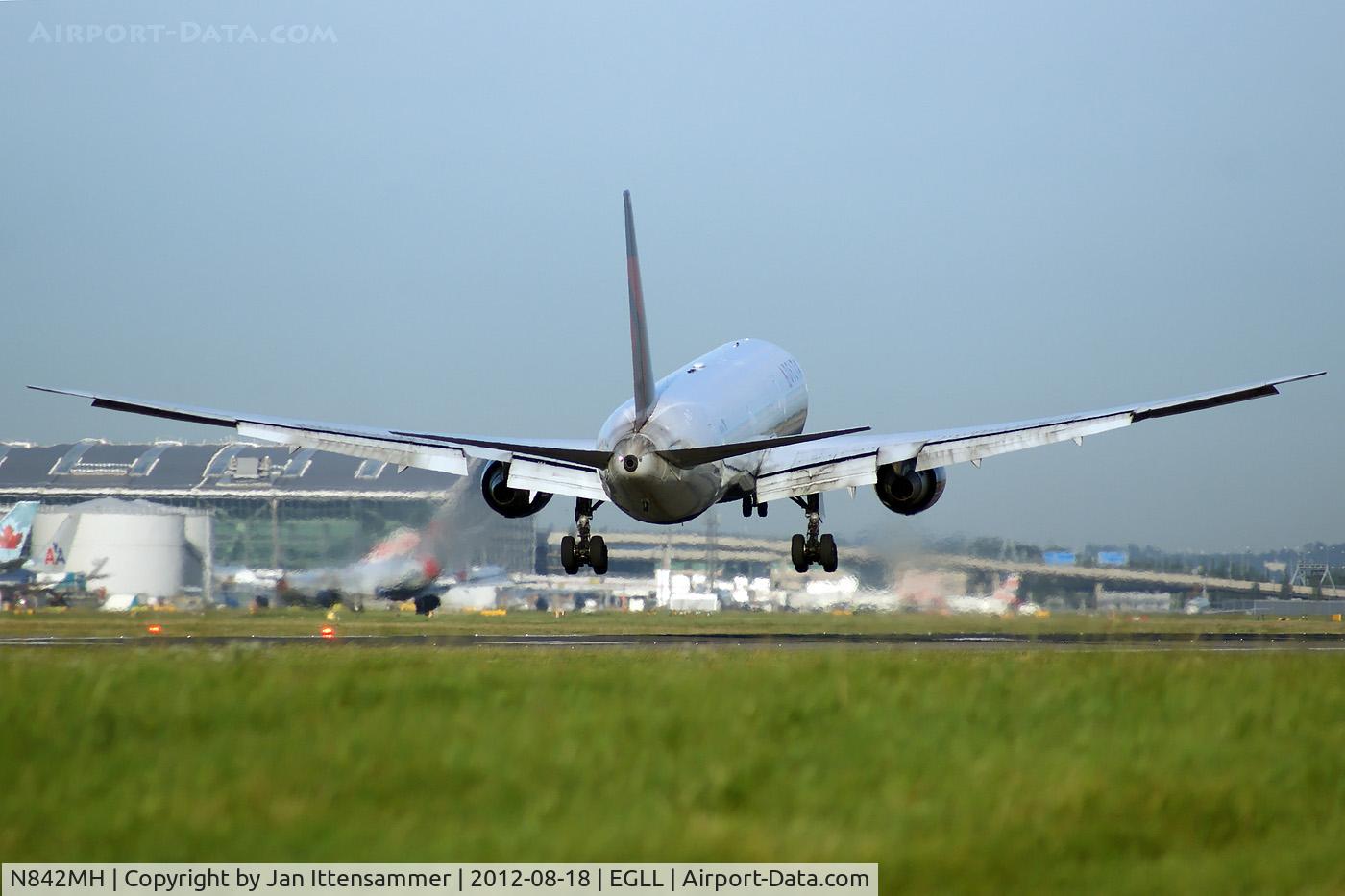N842MH, 2001 Boeing 767-432/ER C/N 29715, N842MH @ EGLL