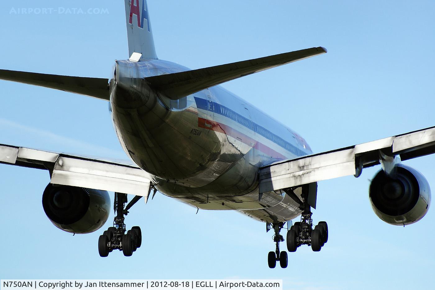 N750AN, 2001 Boeing 777-223 C/N 30259, N750AN @ egll