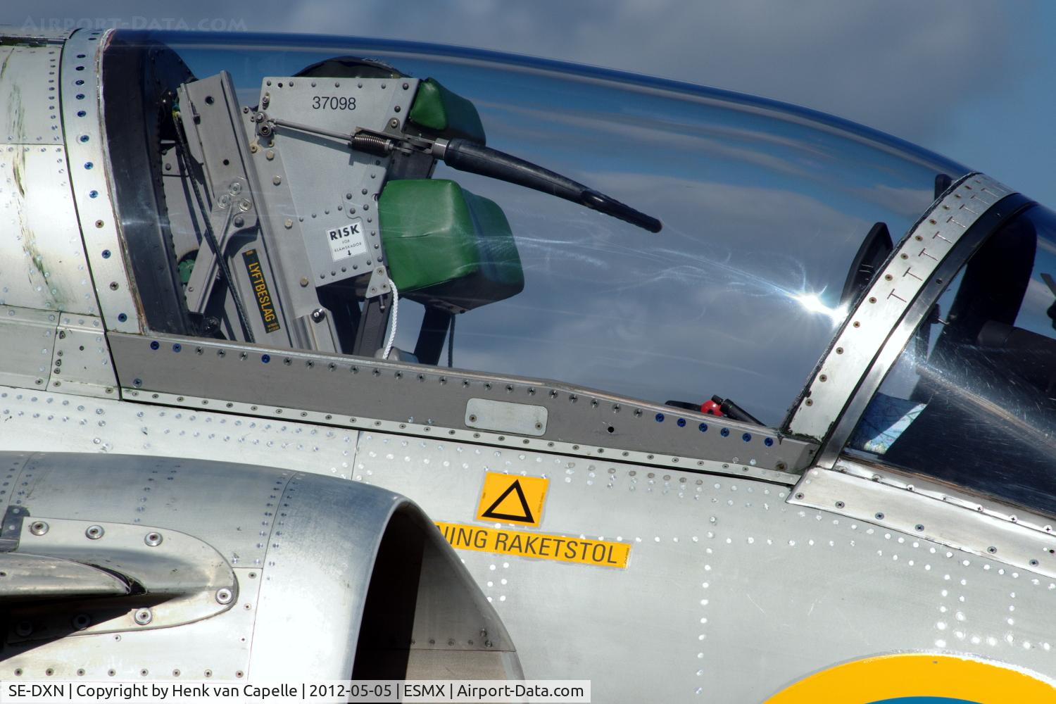 SE-DXN, 1977 Saab AJS 37 Viggen C/N 37098, Close up of the cockpit with ejection seat.