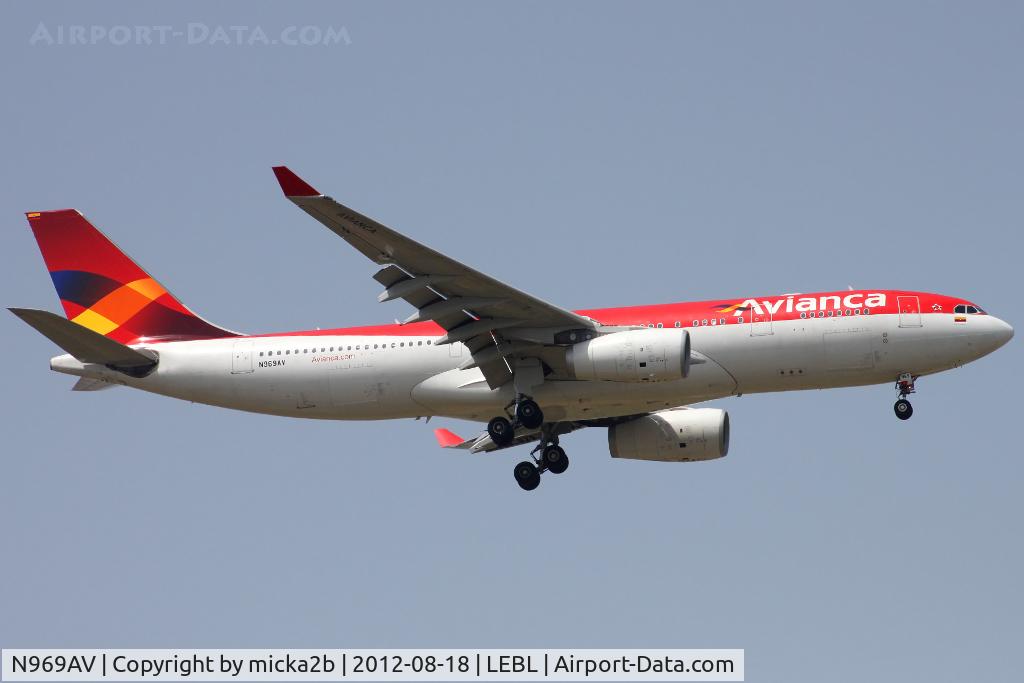 N969AV, 2009 Airbus A330-243 C/N 1016, Landing