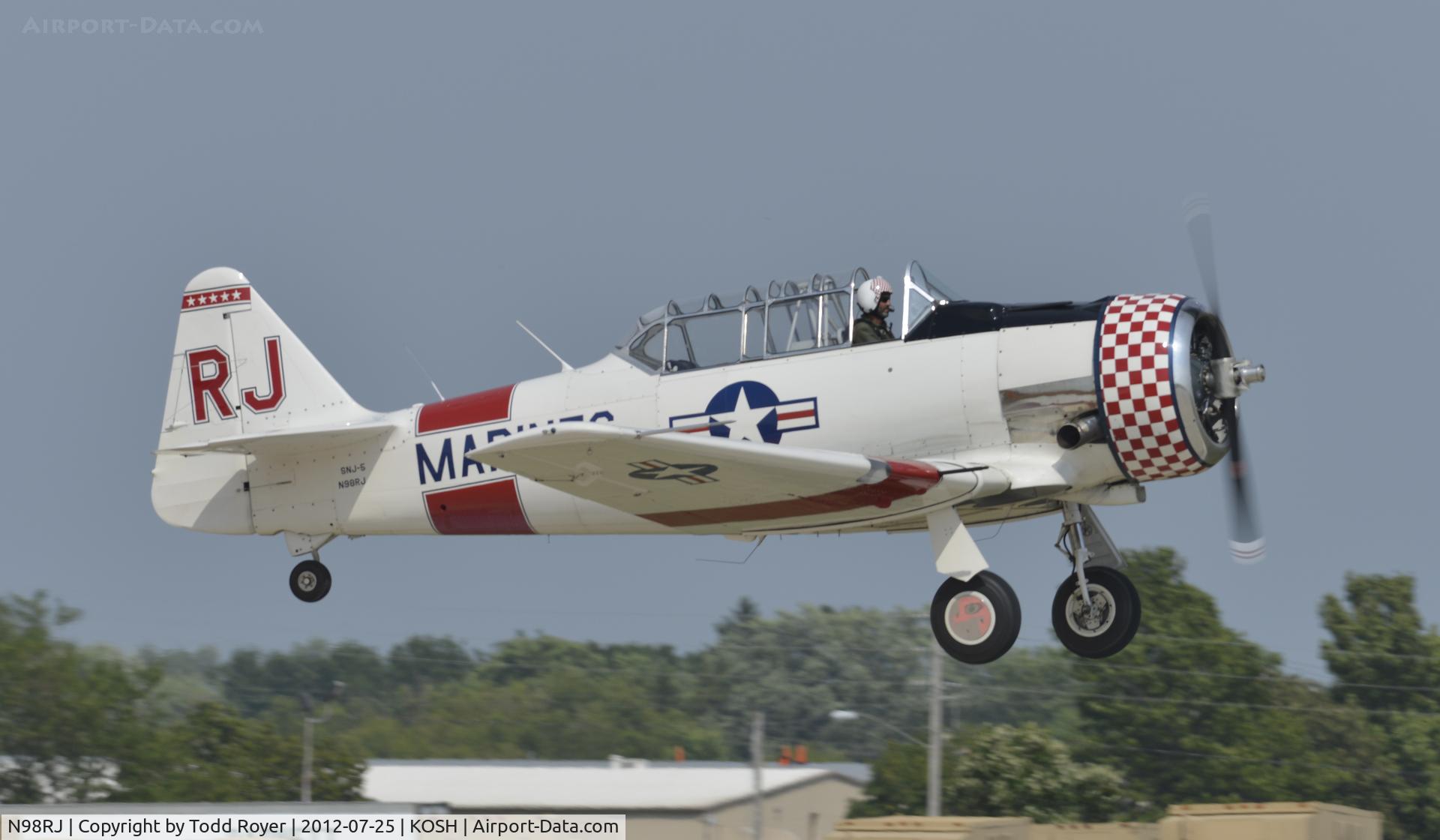N98RJ, 1944 North American SNJ-5C Texan Texan C/N 88-17960, Departing Airventure 2012