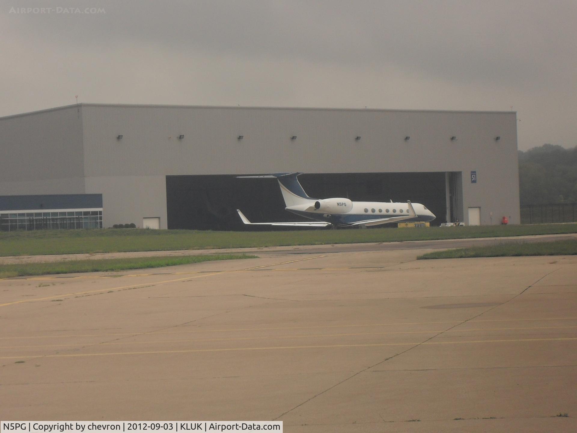 N5PG, 2004 Gulfstream Aerospace GV-SP (G550) C/N 5046, n5pg in front of hangar51 at kluk