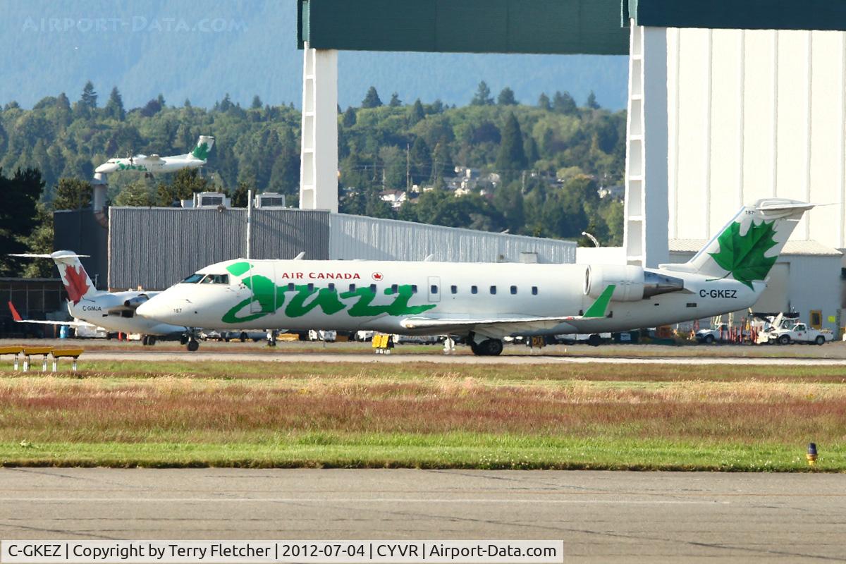 C-GKEZ, 1999 Bombardier CRJ-200ER (CL-600-2B19) C/N 7327, 1999 Bombardier CL-600-2B19, c/n: 7327