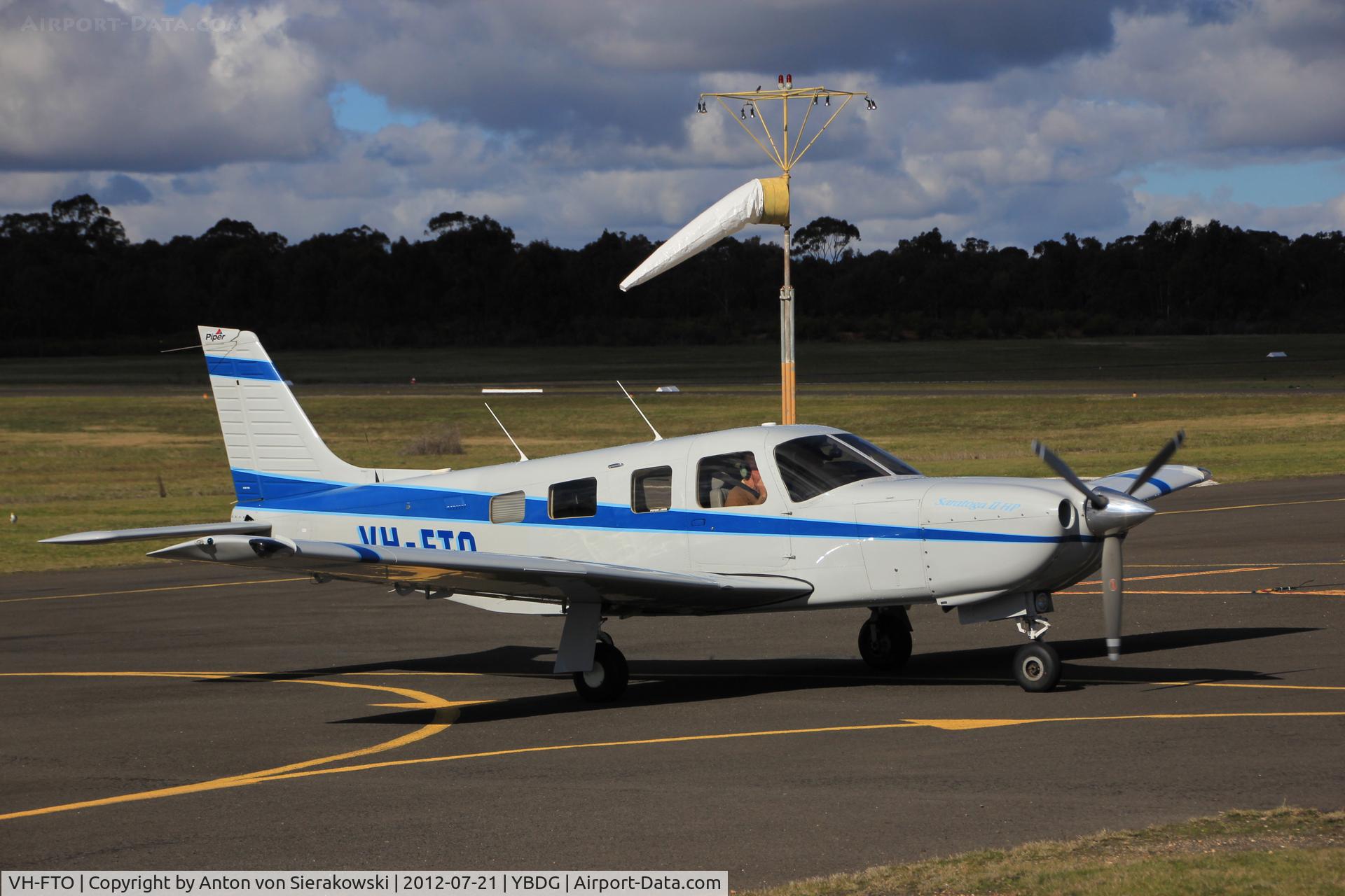 VH-FTO, 1998 Piper PA-32R-301 Saratoga II HP C/N 3246099, VH-ETO @ YBDG Bendigo, Vic, au. Piper Saratoga II HP