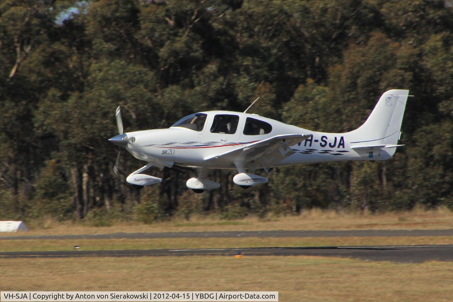VH-SJA, 2003 Cirrus SR20 C/N 1353, VH-SJA @ YBDG Landing on 35