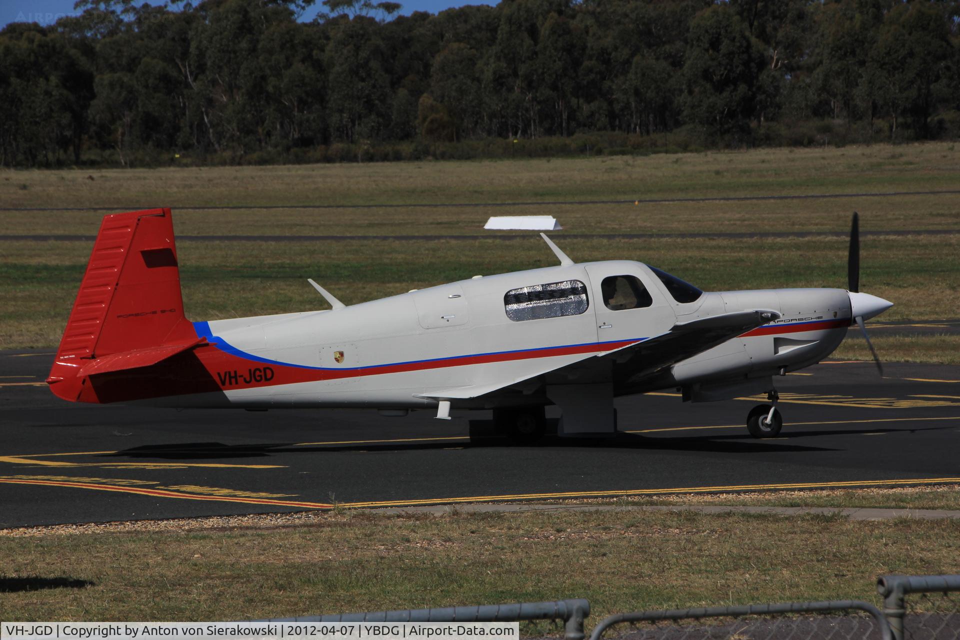 VH-JGD, 1988 Mooney M20L PFM C/N 26-0040, VH-JGD @ YBDG