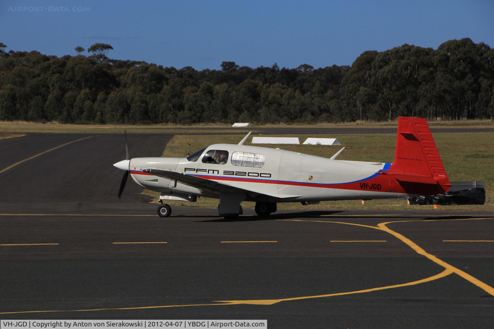 VH-JGD, 1988 Mooney M20L PFM C/N 26-0040, VH-JGD @ YBDG