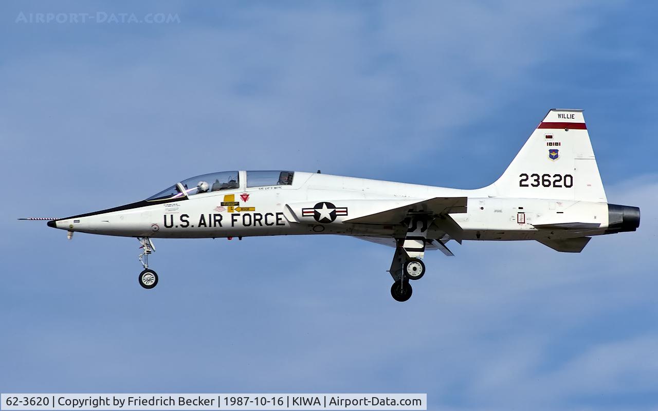 62-3620, 1962 Northrop T-38A-45-NO Talon C/N N.5325, on final