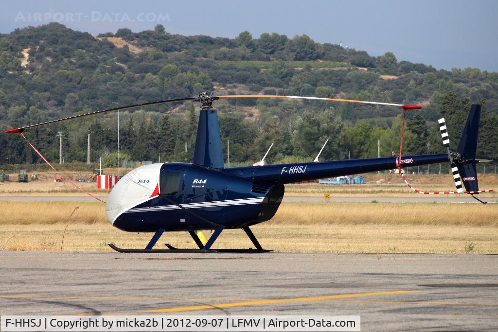 F-HHSJ, 2008 Robinson R44 II C/N 12108, Parked