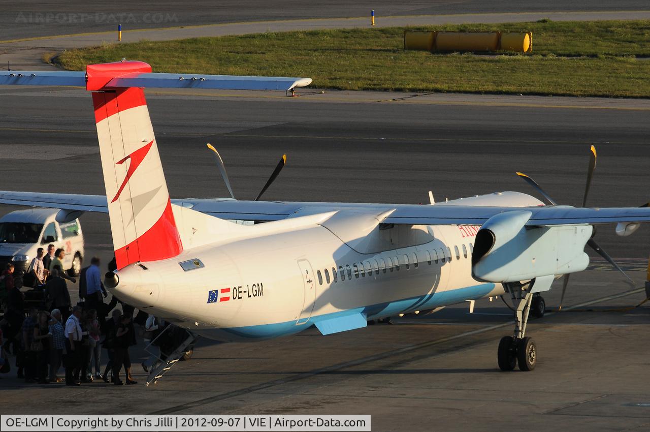 OE-LGM, 2010 De Havilland Canada DHC-8-402Q Dash 8 C/N 4319, Austrian arrows