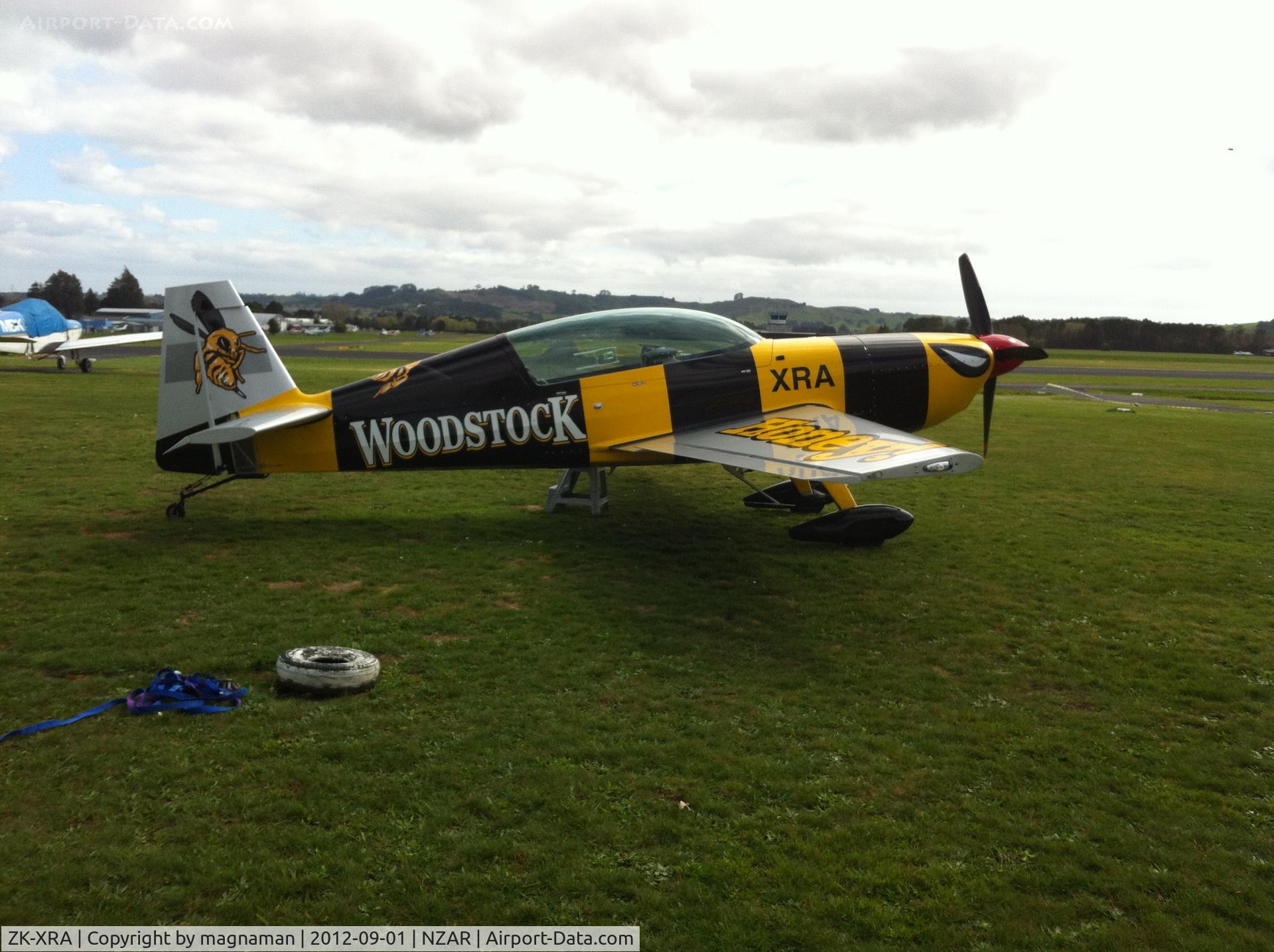 ZK-XRA, Extra EA-300L C/N 85, Nice bee