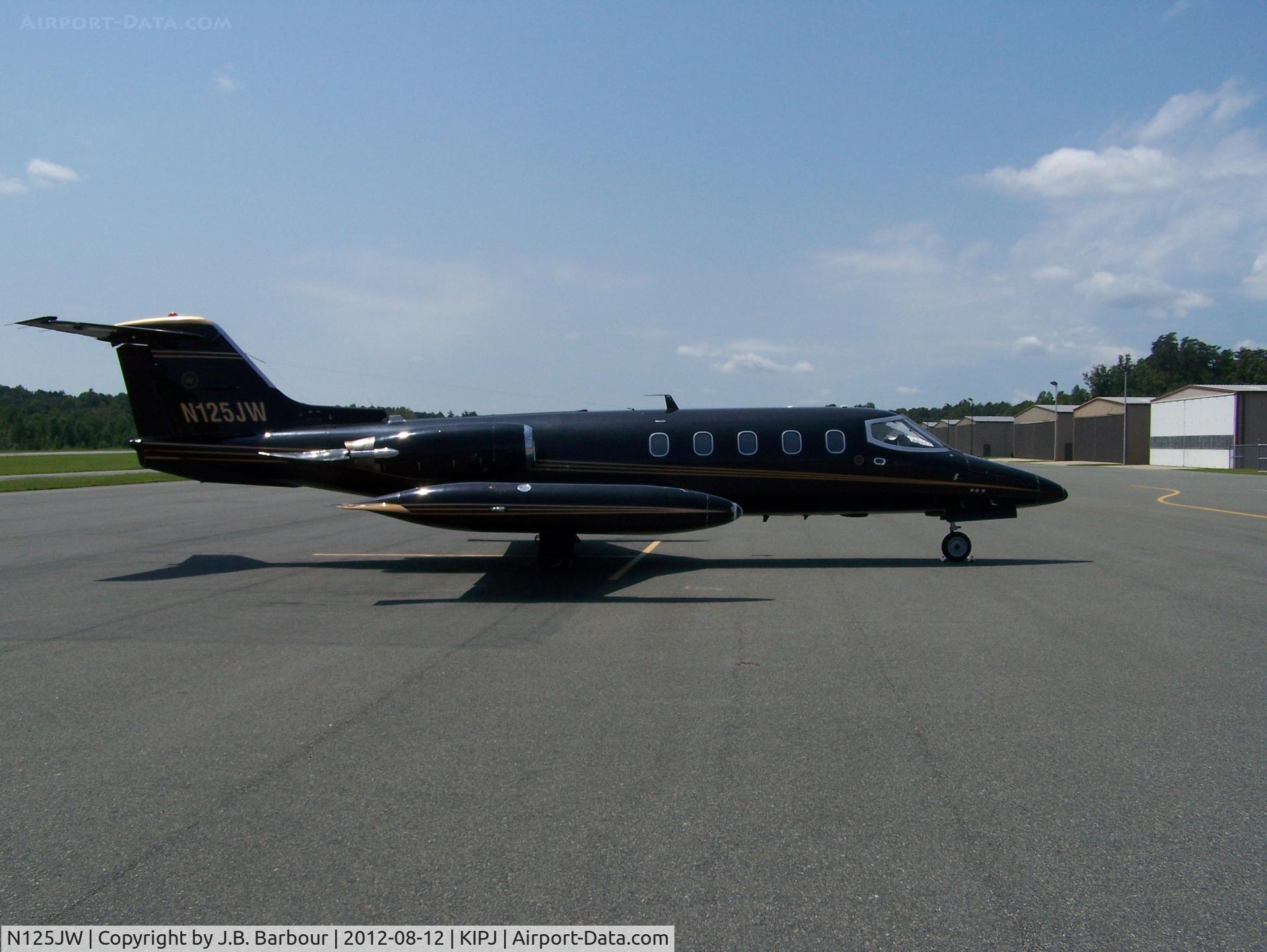 N125JW, 1981 Gates Learjet 25D C/N 352, Nice to still see these old girls out and about.