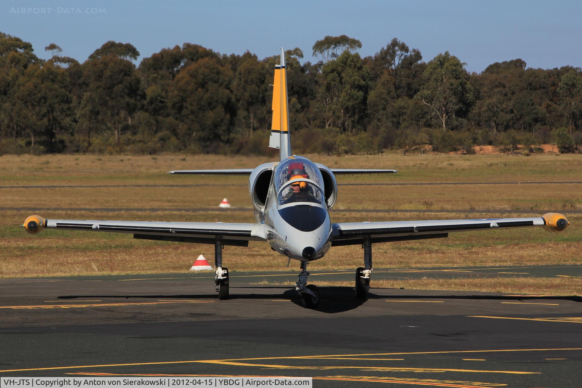 VH-JTS, 1981 Aero L-39C Albatros C/N 131911, VH-JTS @ YBDG Head on.