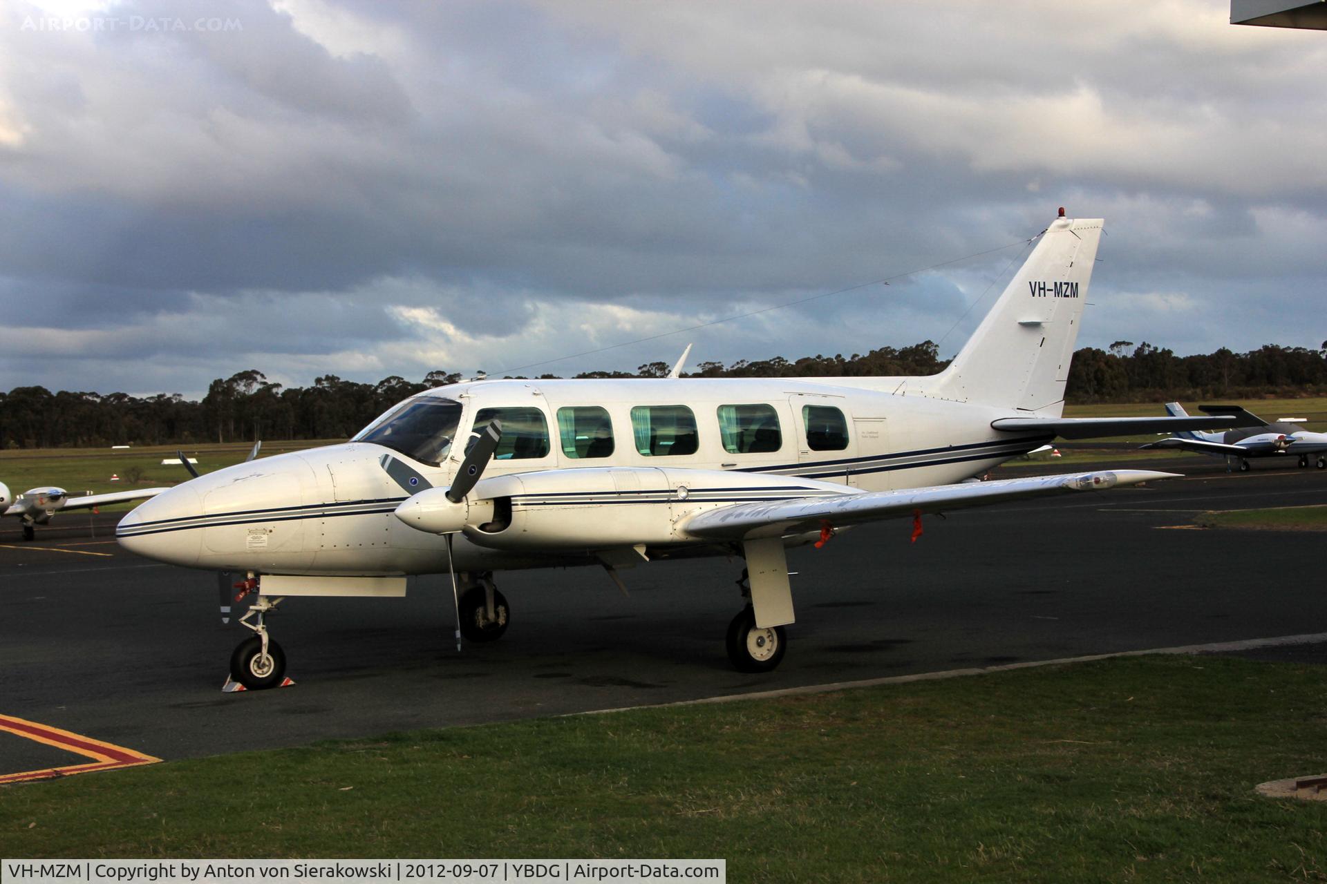 VH-MZM, 1981 Piper PA-31-350 Chieftain C/N 31-8152187, VH-MZM @ YBDG Bendigo, Vic, Au. Now operates out of Bendigo