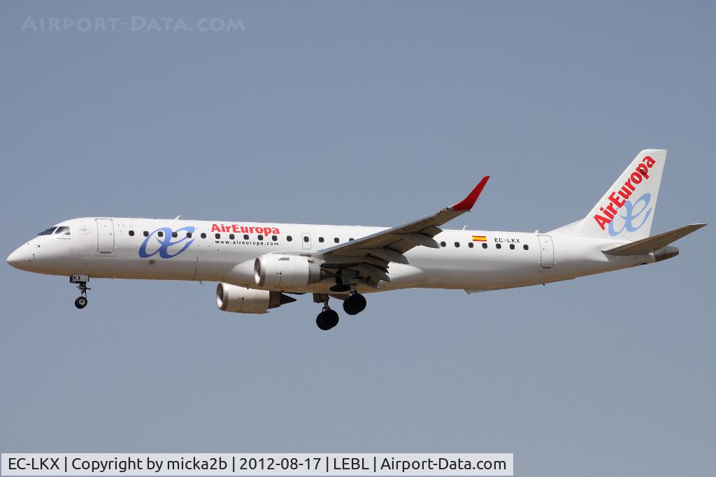 EC-LKX, 2011 Embraer 195LR  (ERJ-190-200LR) C/N 19000437, Landing