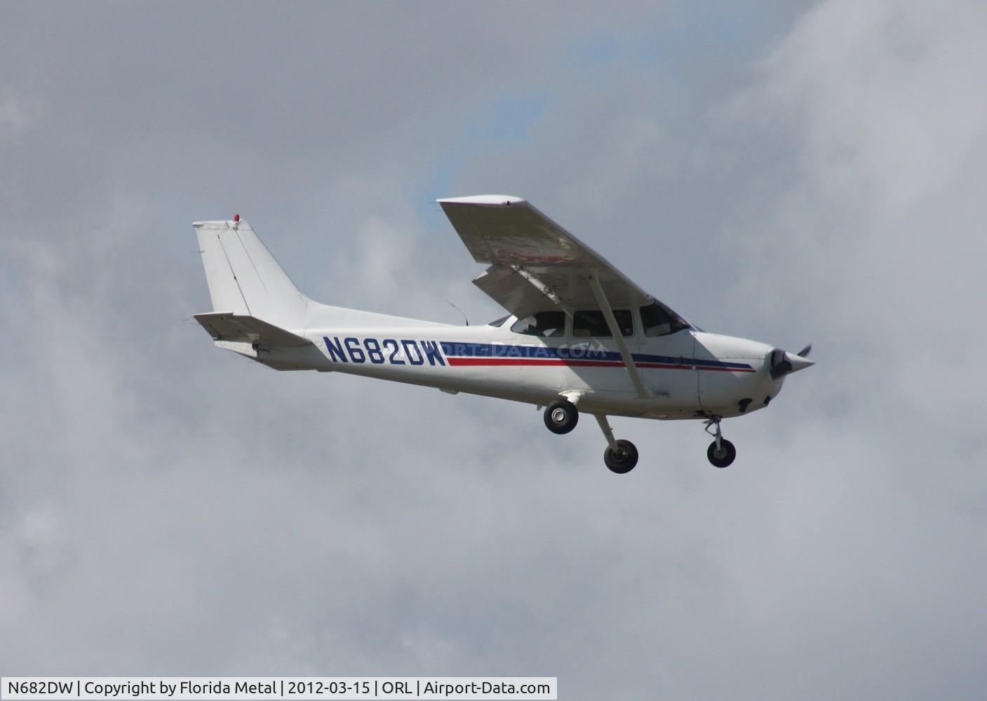 N682DW, 2000 Cessna 172R C/N 17280943, Cessna 172R