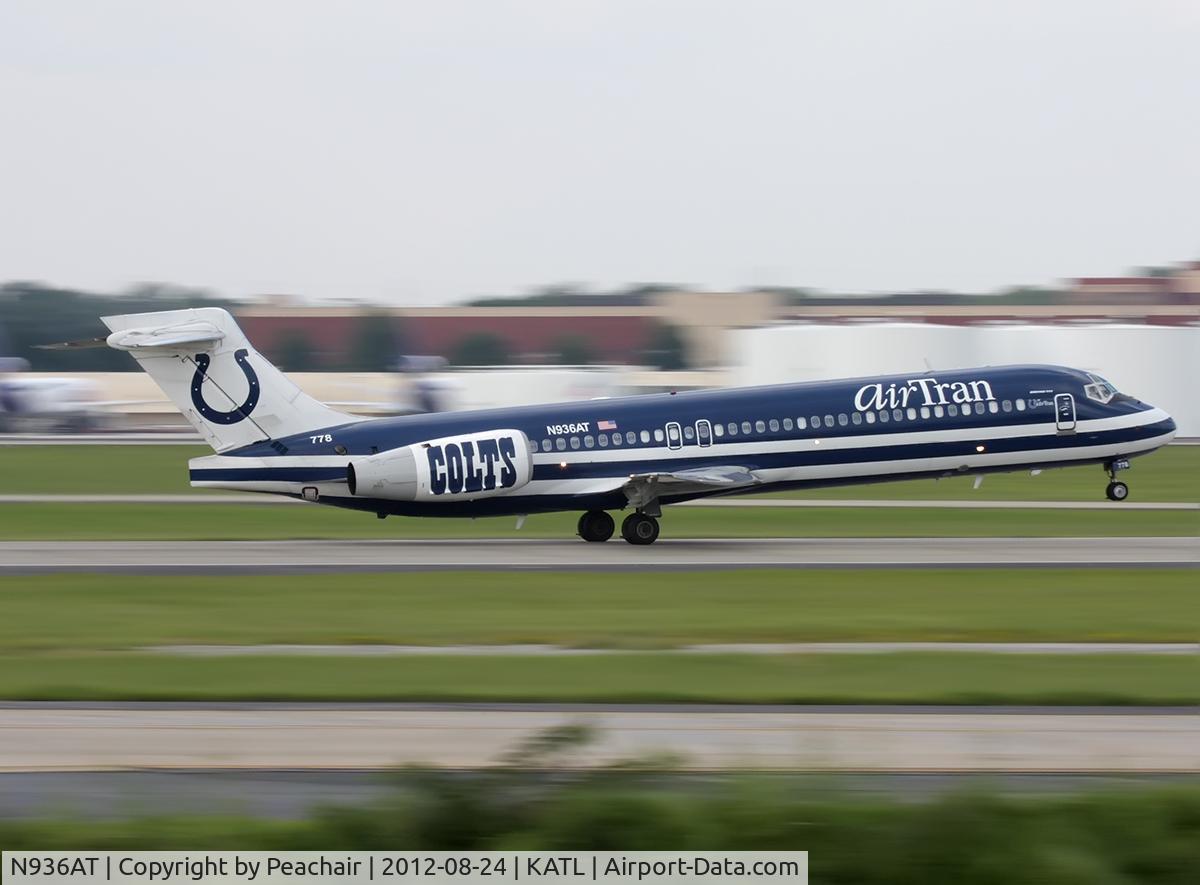 N936AT, 1999 Boeing 717-200 C/N 55058, 1/60th panning shot