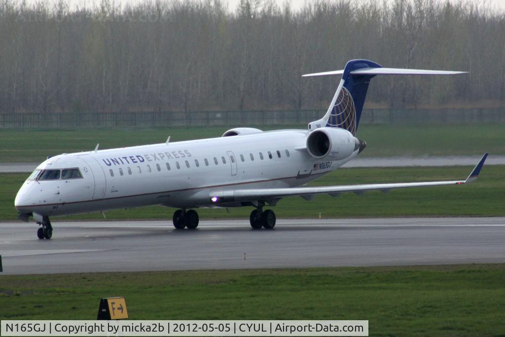 N165GJ, 2006 Bombardier CRJ-700 (CL-600-2C10) Regional Jet C/N 10257, Taxiing