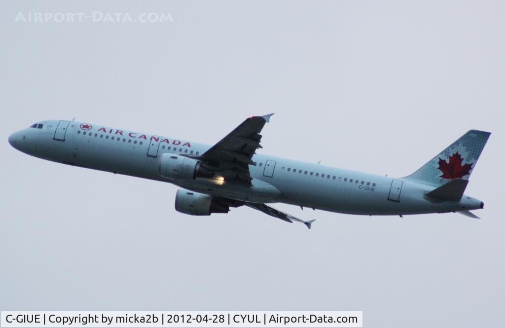 C-GIUE, 2001 Airbus A321-211 C/N 1632, Take off